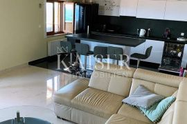 Otok Krk, Njivice - apartmanska kuća sa pogledom na more, Omišalj, House