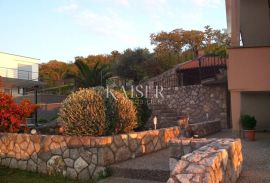 Otok Krk, Njivice - apartmanska kuća sa pogledom na more, Omišalj, House