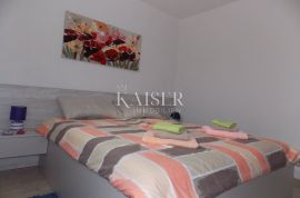 Otok Krk, Njivice - apartmanska kuća sa pogledom na more, Omišalj, House