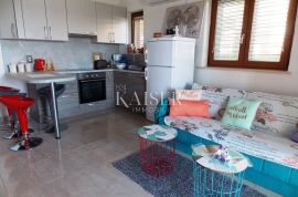 Otok Krk, Njivice - apartmanska kuća sa pogledom na more, Omišalj, House