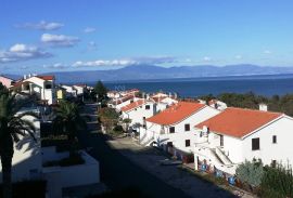 Otok Krk, Njivice - apartmanska kuća sa pogledom na more, Omišalj, Maison