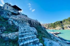 Vrbnik – Kuća s neponovljivom pozicijom i pogledom, Vrbnik, Kuća