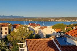 Otok Krk, Malinska - kuća sa 14 apartmana, Malinska-Dubašnica, Σπίτι