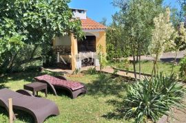 Otok Krk, Malinska - kuća sa 14 apartmana, Malinska-Dubašnica, Famiglia