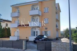 Otok Krk, Malinska - kuća sa 14 apartmana, Malinska-Dubašnica, بيت