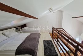 Crikvenica - kuća sa osam apartmana i bazenom, Crikvenica, Дом