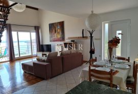 Crikvenica - kuća sa osam apartmana i bazenom, Crikvenica, Haus