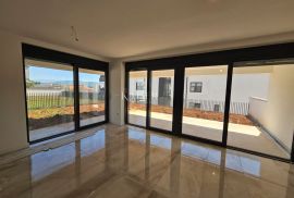 Krk - apartman 75m2 u prizemlju, sa okućnicom, Krk, Διαμέρισμα