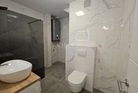 Krk - apartman 75m2 u prizemlju, sa okućnicom, Krk, Apartamento