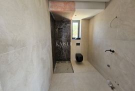 Krk - penthouse u urbanoj villi 400 m od mora, Krk, Wohnung