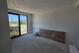 Krk - penthouse u urbanoj villi 400 m od mora, Krk, Appartamento