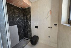 Krk - penthouse u urbanoj villi 400 m od mora, Krk, Kвартира