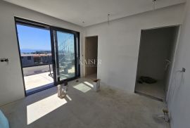 Krk - penthouse u urbanoj villi 400 m od mora, Krk, شقة