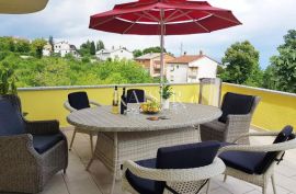 Matulji - kuća s apartmanima, Matulji, Famiglia