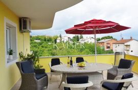 Matulji - kuća s apartmanima, Matulji, Famiglia