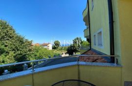 Matulji - kuća s apartmanima, Matulji, Ev