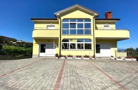 Matulji - kuća s apartmanima, Matulji, Дом