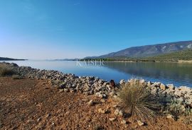 Cres, Osor – Zemljište 7.000 m2 uz more s ruševinom, Mali Lošinj, Ev