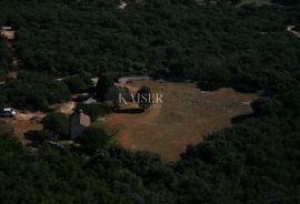 Cres, Punta Križa – Posjed od 7,6 ha s kamenom kućom, Mali Lošinj, Σπίτι