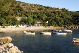 Senj, Bunica – Kuća s devet apartmana 100 metara od plaže, Senj, Kuća