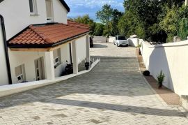 Kostrena – Prekrasna kuća s 2 stana, bazenom i pogledom na more, Kostrena, Haus