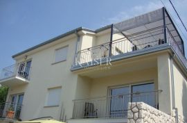 Novi Vinodolski – Vila s tri apartmana na samom moru, Novi Vinodolski, House