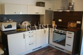 Novi Vinodolski – Vila s tri apartmana na samom moru, Novi Vinodolski, House