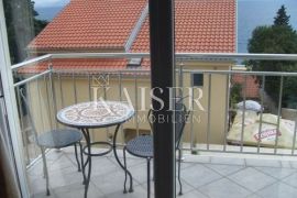 Novi Vinodolski – Vila s tri apartmana na samom moru, Novi Vinodolski, Kuća