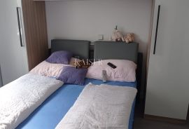 Crikvenica – Kuća s bazenom, 2 apartmana i pogledom na more, Crikvenica, Famiglia