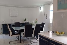 Crikvenica – Kuća s bazenom, 2 apartmana i pogledom na more, Crikvenica, Maison