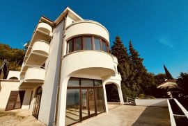 Opatija – Nezavršen stan 1S+DB se zasebnim apartmanom i fantastičnim pogledom, Opatija, Kвартира