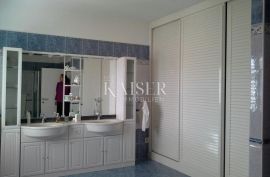 Zadar, Otok Ugljan - Dvoetažni stan 233m2, prvi red do mora, Preko, Apartamento