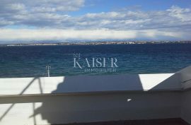 Zadar, Otok Ugljan - Dvoetažni stan 233m2, prvi red do mora, Preko, Kвартира