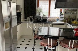 Opatija, Volosko – Obiteljska vila s pogledom na more, Opatija, Casa