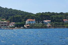 Otok Ugljan – Kuća za investiciju, prvi red do mora, Preko, House