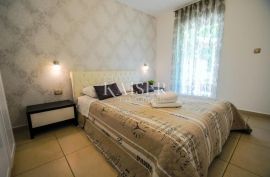 Opatija, Pobri – Dvojna vila s bazenom i teniskim terenom, Opatija - Okolica, House