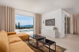 Opatijska rivijera – Predivna mediteranska vila na samoj obali, Opatija, Дом