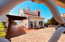 Jadranovo - Villa sa 11 apartmana, Crikvenica, Дом