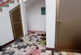 Jadranovo - Kuća sa 5 apartmana, Crikvenica, بيت