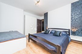 Penthouse  Prvi red uz more!, Nin, Wohnung