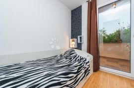 Penthouse  Prvi red uz more!, Nin, Wohnung