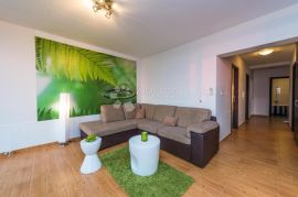 Penthouse  Prvi red uz more!, Nin, Wohnung