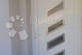 Iznajmljuje se atraktivan stan u suterenu obiteljske kuće, Kastav, Appartment