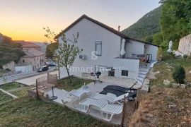 ISTRA, PLOMIN, KUĆA 270 M2, POSLOVNA I STAMBENA MOGUĆNOST, Kršan, Casa