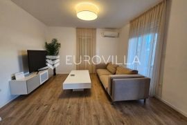 Rijeka, Marčelji, novouređen trosoban stan s pogledom na more i bazenom NKP 85 m2, Viškovo, Flat