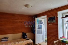 Stari Laz - kuća s gospodarskim objektom za renovaciju, Ravna Gora, House