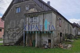 Stari Laz - kuća s gospodarskim objektom za renovaciju, Ravna Gora, House