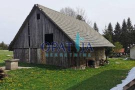 Stari Laz - kuća s gospodarskim objektom za renovaciju, Ravna Gora, House