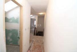 Istra - Poreč, kuća za adaptaciju 50 m od mora, Poreč, House