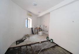 Istra - Poreč, kuća za adaptaciju 50 m od mora, Poreč, House